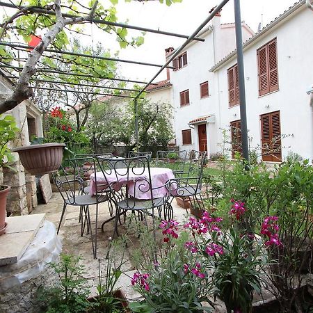 Guest House Liliana Ровинь Экстерьер фото