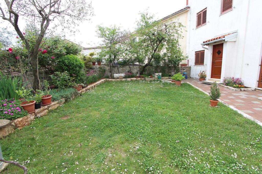 Guest House Liliana Ровинь Экстерьер фото