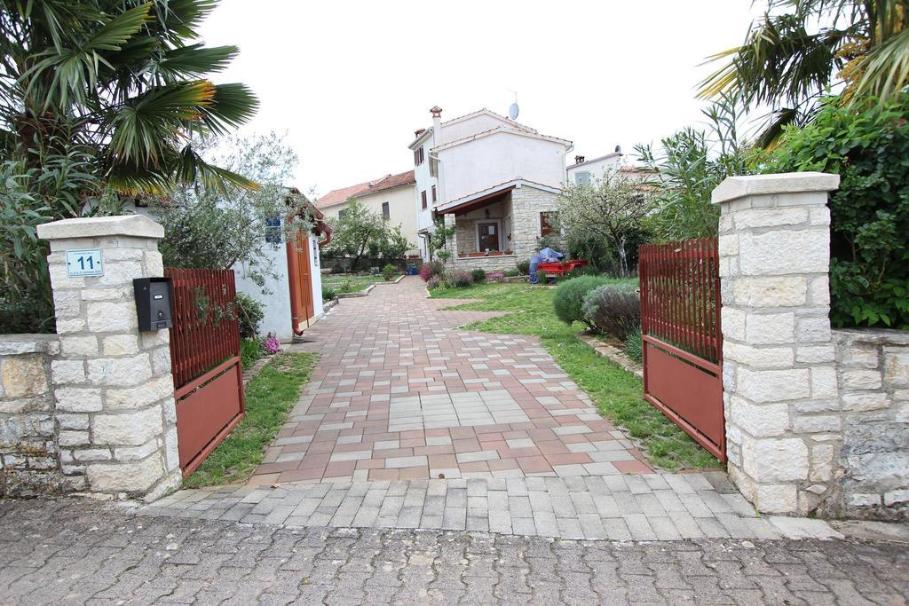 Guest House Liliana Ровинь Экстерьер фото