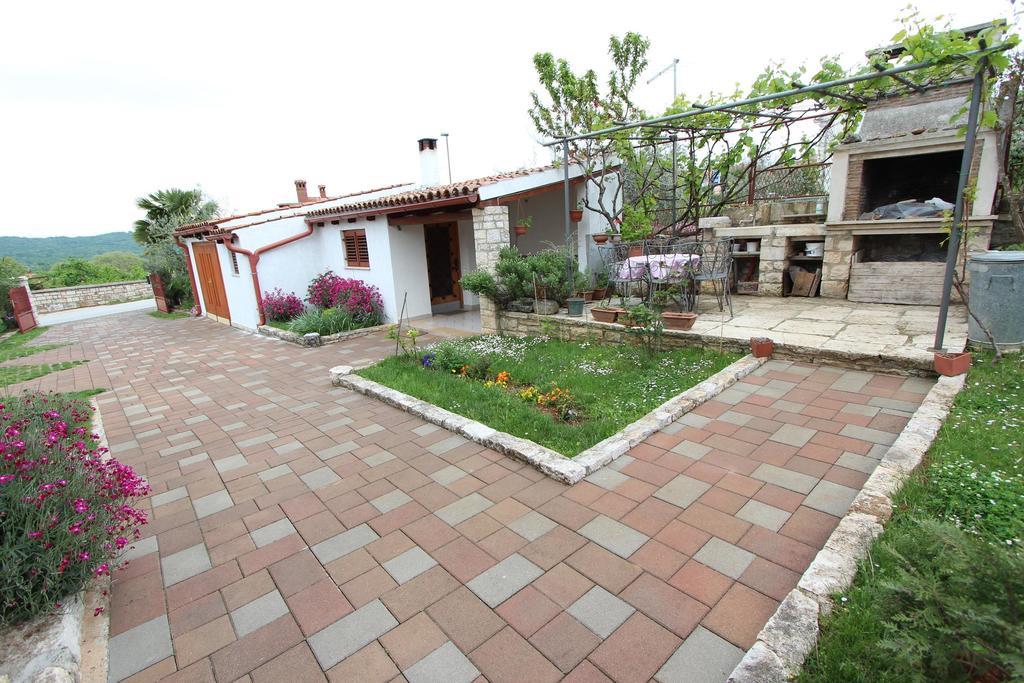 Guest House Liliana Ровинь Экстерьер фото
