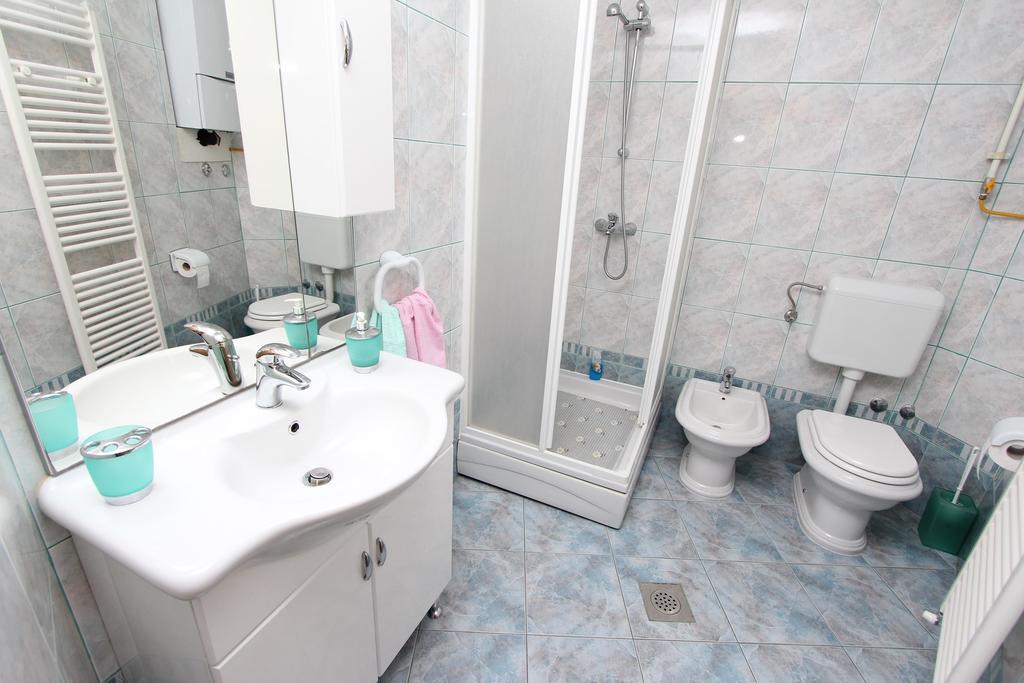 Guest House Liliana Ровинь Экстерьер фото